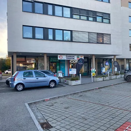 Zwischen & Zentrum / Messe. Arbeitsplatz, Tg *